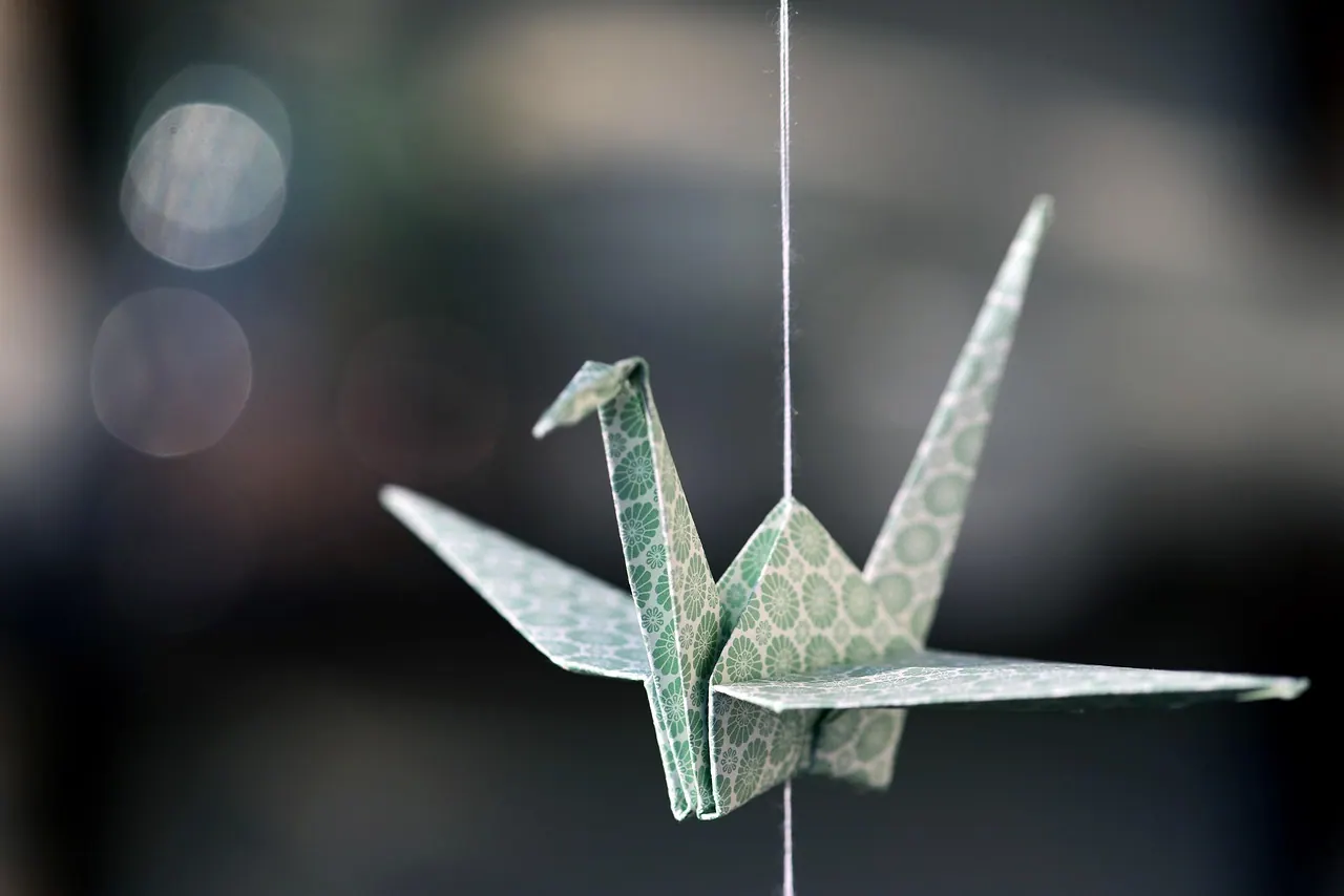 origami, crane, paper, japan, folds, handmade, traditional, wing, bird, handcraft, happiness, legend, peace, long life, decoration, japanese, figure, handwork, turquoise, balance, 