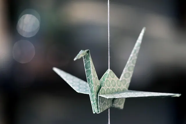 origami, crane, paper, japan, folds, handmade, traditional, wing, bird, handcraft, happiness, legend, peace, long life, decoration, japanese, figure, handwork, turquoise, balance, 